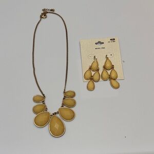 Costume Gold and Yellow/cream Teardrop Necklace and Earring Set